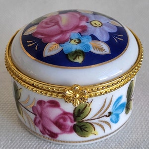 2&quot; Vintage Porcelain Pill Box, Hand Painted, Collectible Pill Box, Retro Pill Box, Home Decor, Study Decor, Desktop Decor, Holiday Gift.
