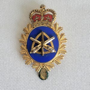 Vintage Canadian Army RCEME Cap Badge, Royal Canadian Electrical and Mechanical Engineers, Crown Insignia,Canada Army,Military collectibles.