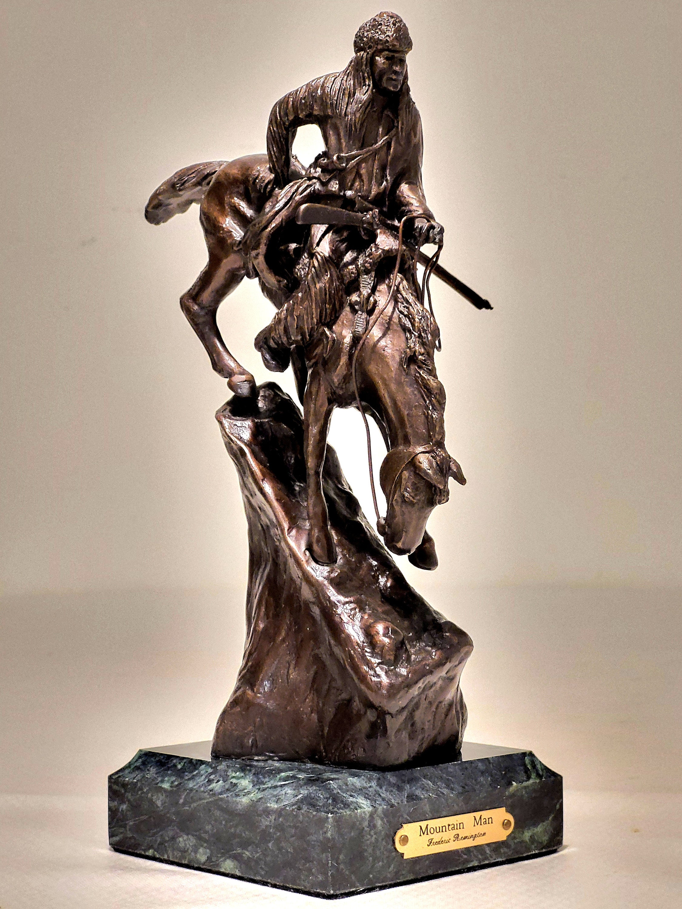 Frederic Remington 　マウンテンマン　ブロンズ像　幅36㎝ Frederic Remington 