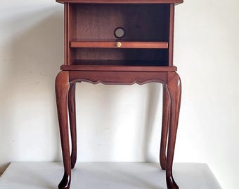 26&quot; Vintage Mahogany Telephone Table with Pull-out Tray by Bombay Company,Queen Anne Style,Side Table,Furniture Decor,Home Decor,Lamp Table.