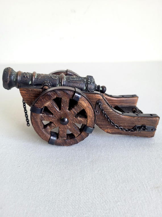 Canon Décoratif Vintage Imperial Carlos I En Bois Et Métal - Modèle Espagnol D'occasion