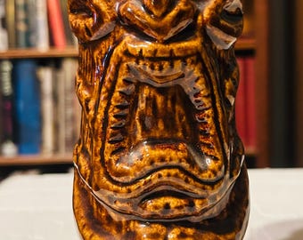 Vintage Kon-Tiki Sheraton Waikiki Tiki Mug, made by DAGA Hawaii.  Excellent Condition, nice vintage mug circa 1970's, for any collection.