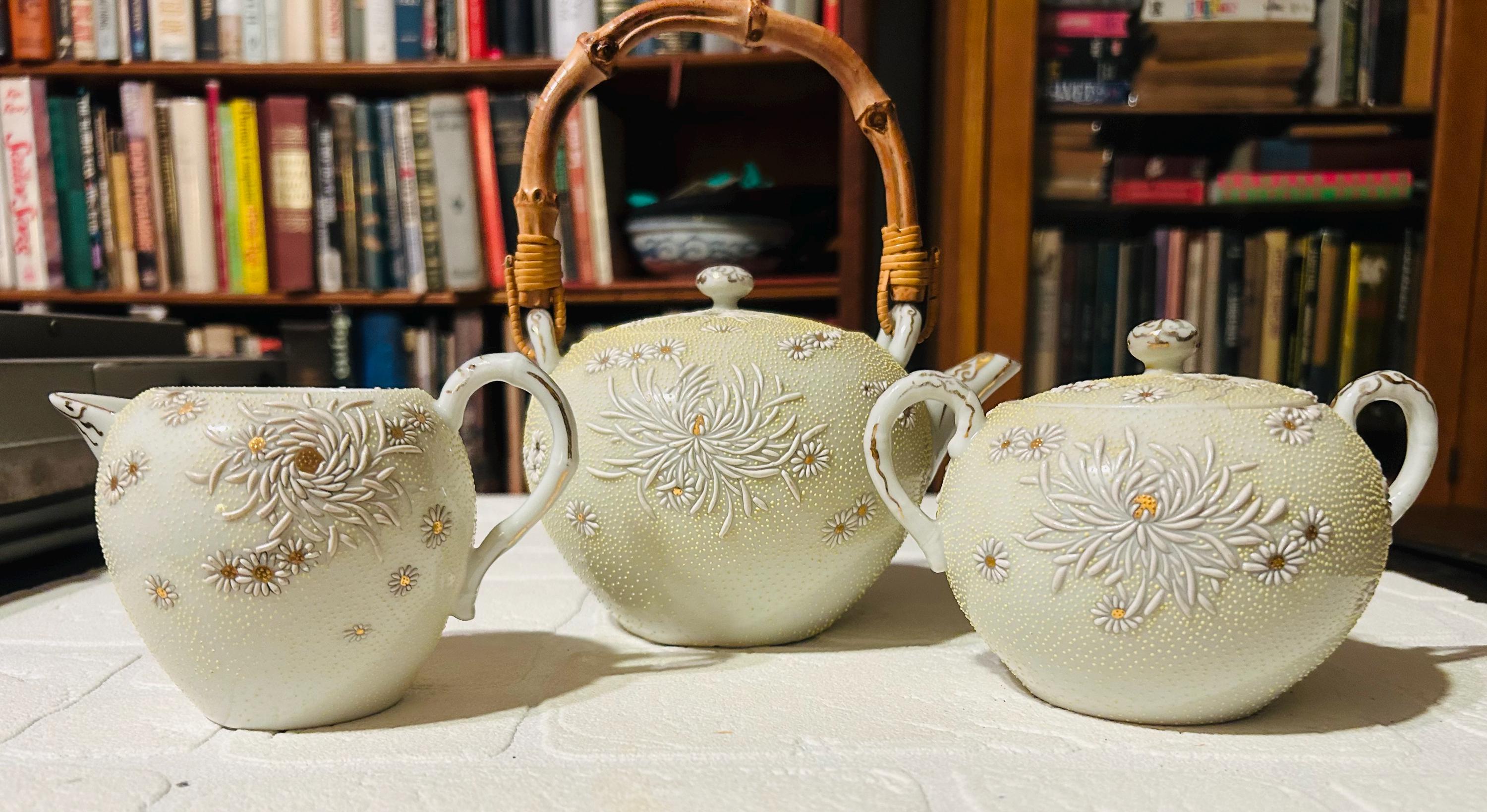 Z*y様 大阪万博　クウェート館セット　お茶のカップセット＆伝統刺繍のミニタペス Z*y様 大阪万博 クウェート館セット お茶のカップセット＆伝統