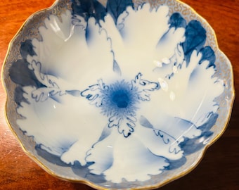 Elegant Fukagawa Seiji Arita Bowl dated from the later part of the 19th Century to the beginning of the 20th Century. In excellent condition