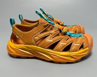 Sandálias de trilha e corrida Hoka One One Hopara, tamanho 6 EUA, modelo 1123112 DSGYL ‘Desert Sun/Golden Yellow’