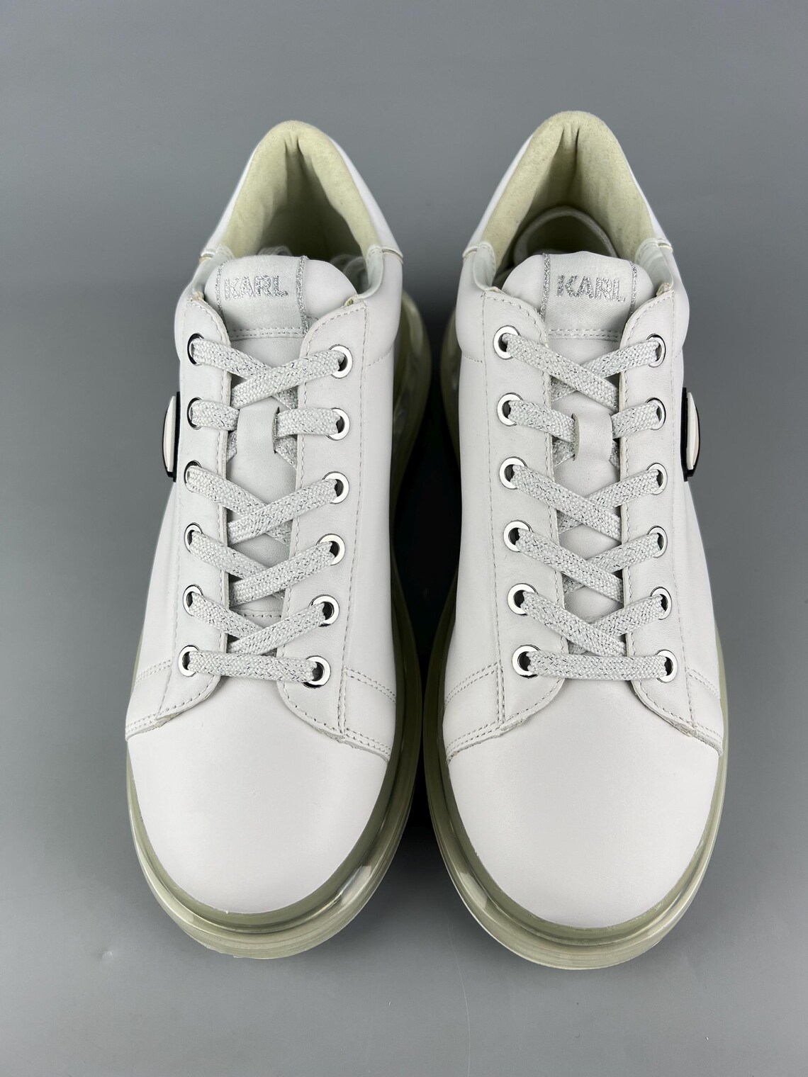 US 10(9) Karl Lagerfeld Karl Iconic 3D Logo Leather Sneakers KL62630N-01S, foto 4 de 5