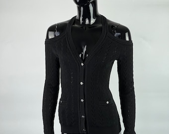 Authentische Chanel-Strickjacke mit offener Schulter in Schwarz, Größe S