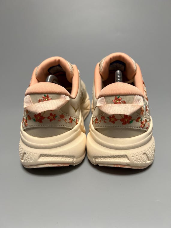 Hoka One One Clifton L BP Running Shoes Walking Gym 1153618 VRY Vibrant Bloom Pack ‘Vanilla / Dry Clay’ View 3