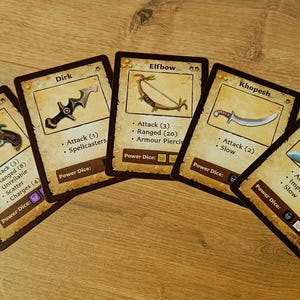 HeroQuest - Old World Armoury - Ausrüstungskarten-Deck (Machtwürfel Aktiviert)