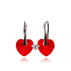 Crystal earrings in red Elegance and shine for every occasion