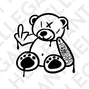 以下が含まれることがあります： 中指を立てているテディベアを白黒で描いたイラスト。クマは口が縫い合わされ、片目に十字架が描かれている。クマの腕には、骸骨、交差した骨、そして「HELL」という言葉のタトゥーが彫られている。