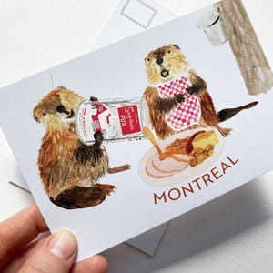 Carte postale de Montréal : Deux castors gourmands savourant une assiette du temps des sucres, avec une canne de sirop d'érable du canada