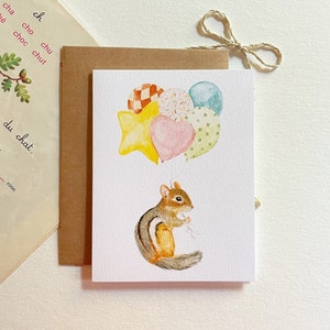Chipmunk verjaardagskaart, wenskaart - feestelijke kaart - gefeliciteerd - schattige chipmunk van achteren met ballonnen