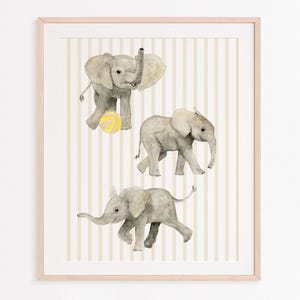 Personalisiertes Baby-Poster - Zartes Elefantentrio - beruhigende Streifen - Einzigartige Kinderdekoration - Entzückendes Geburtsgeschenk