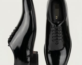 Scarpe Oxford in pelle verniciata fatte a mano: scarpe eleganti intere nere lucide