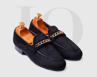 Zwarte suède loaferschoenen met ketting, handgemaakte leren instappers voor heren