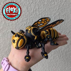 Cyber Bee Articulated 3D Printed Figure - Mech Bumble Bee - Adjustable/Poseable Wings - Futuristic Desk Buddy - Fun Flexi Model - Robotic