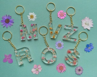 Llavero de resina con letras personalizadas