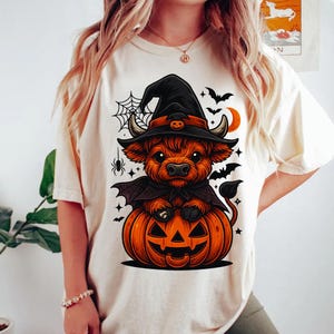 Cute Highland Cow Halloween Png, Spooky Season, Pumpkin Png, Cute Cow Clipart, Halloween Sticker, Halloween Lovers Png, Kids Halloween Png