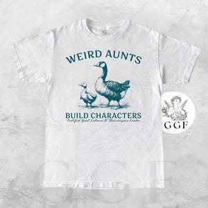 Funny Aunt T-Shirt Weird Aunts Build Characters Goose Tee | Quirky Family Humor Shirt | Cool Aunt Gift | Vintage Animal Graphic Tee