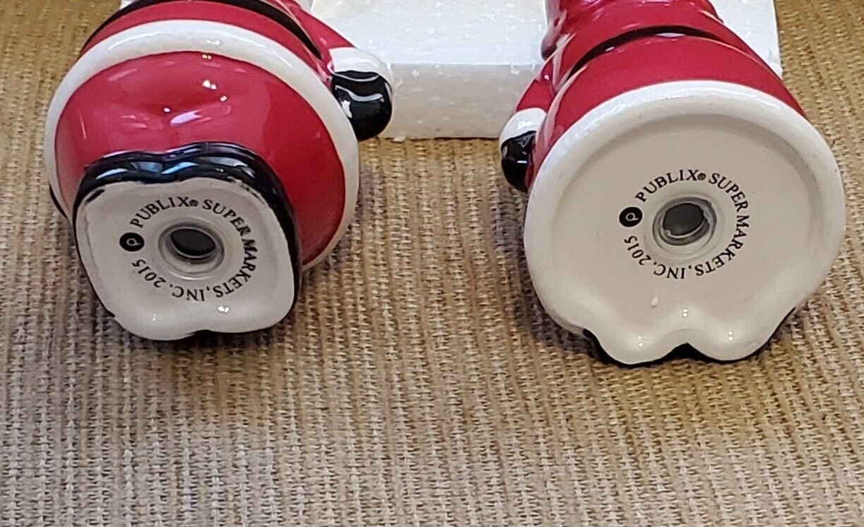 Publix Seasons Greetings Christmas Santa & Mrs Claus Salt Pepper