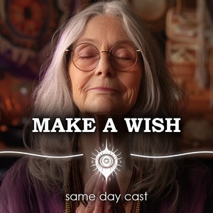 Op de afbeelding: Een vrouw met grijs haar en een bril sluit haar ogen en houdt haar handen in gebed bij elkaar. De tekst "MAKE A WISH" staat boven haar, en de tekst "same day cast" staat onder haar handen.