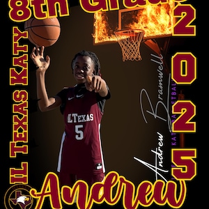 Könnte beinhalten: Ein Basketballspieler trägt ein weinrotes Trikot mit dem Text "IL TEXAS" und der Nummer "5" auf der Vorderseite. Der Spieler hält einen Basketball und zeigt mit seiner rechten Hand. Der Hintergrund ist schwarz mit dem Text "8th Grade" in Weinrot, "2022" in Weinrot und "Andrew Bramwell" in Weiß. Der Text "KATY BASKETBALL" ist ebenfalls in Weiß sichtbar.