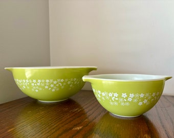 Vintage Pyrex, Spring Blossom, Crazy Daisy, Green, Set of 2 Cinderella Mixing Bowls, 441 and 443