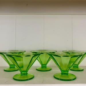 Juego de 5 cuencos para postres con pedestal, helados, sorbetes y frutas, de Green Depression Federal Glass. Uranio, vidrio con vaselina
