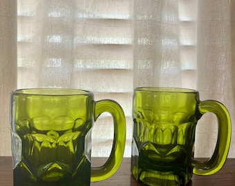 Vintage avocado groen, zware mokken, bier, set van twee