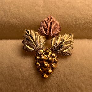 Vintage 1970s New Old Stock Solid 10k Black Hills Gold (Yellow and Rose) feat. Diamond-Cut Leaves and Grapes Tie Tack Pin