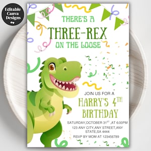 Op de afbeelding: Een uitnodiging voor een kinderfeestje met een groene cartoon-dinosaurus. De uitnodiging luidt "There's a Three-Rex on the Loose" en is voor Harry's 4e verjaardag, inclusief datum, tijd en RSVP-gegevens.