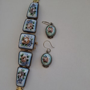 Ladies vintage Peek-A-Boo bracelet watch