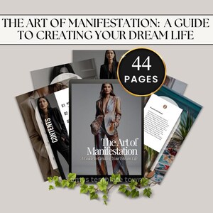 K&ouml;nnte beinhalten: Ein digitaler Leitfaden mit dem Titel "The Art of Manifestation: A Guide to Creating Your Dream Life" mit 44 Seiten. Das Cover zeigt eine Frau, die einen farbenfrohen gemusterten Blazer und eine Hose tr&auml;gt. Der Leitfaden wird auf einem Laptop-Bildschirm mit einer gr&uuml;nen, belaubten Pflanze im Vordergrund angezeigt.