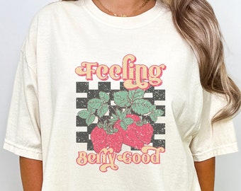 Feeling Berry Good Strawberry Shirt Retro Botanical Cottagecore Shirt Women Vintage Strawberry Festival Tshirt Foodie Gift for Fruit Lover
