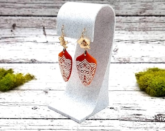Curved Earring Display Stand - White Marble