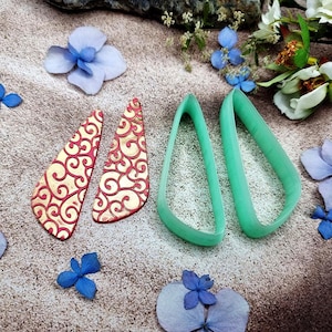 Emporte-pièces pour boucles d'oreilles en pâte polymère en forme de larme inclinée, paire n° 27 - 6 cm image 1
