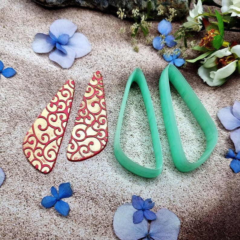 Emporte-pièces pour boucles d'oreilles en pâte polymère en forme de larme inclinée, paire n° 27 - 6 cm image 1