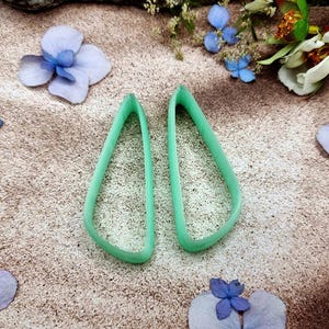 Emporte-pièces pour boucles d'oreilles en pâte polymère en forme de larme inclinée, paire n° 27 - 6 cm image 2