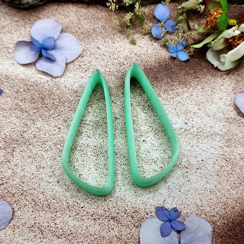 Emporte-pièces pour boucles d'oreilles en pâte polymère en forme de larme inclinée, paire n° 27 - 6 cm image 2