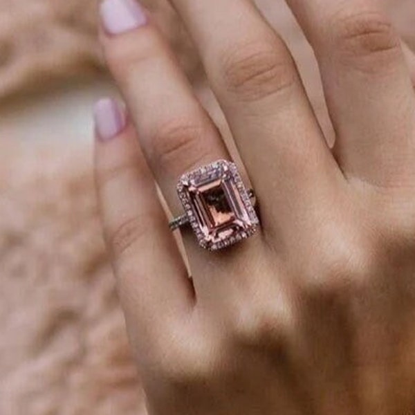 Anillo de compromiso de morganita de talla esmeralda de 8CT, anillo de boda de eternidad de oro sólido, anillo de halo oculto esmeralda rosa, anillo nupcial, regalos para ella