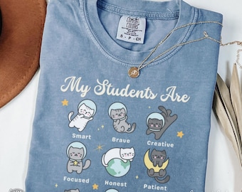 Camiseta fofa para professores, camiseta Comfort Colors para educadores, camiseta kawaii para amantes de gatos e professores, camiseta com frase "Gato ensina jardim de infância"