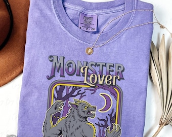 Werewolf Lover Shirt, Gothic Oversized Womens Tee, Vintage Lycanthrope TShirt, Dark Monster Romance Reader Gift, Halloween Graphic Tee