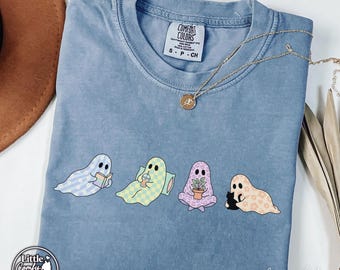 Maglietta con fantasma pastello, maglietta grafica da ragazza appassionata di libri, maglietta di Halloween/estate/inverno, regalo alla moda per gli amanti della lettura, abbigliamento rosa per il club del libro