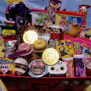 Special offer Snack Candy Treasure Box/Waffer/chocolate/Surprise me/hamper/candies gummy sweets/snack candy/Gift Box /Kids Birthday kids fun