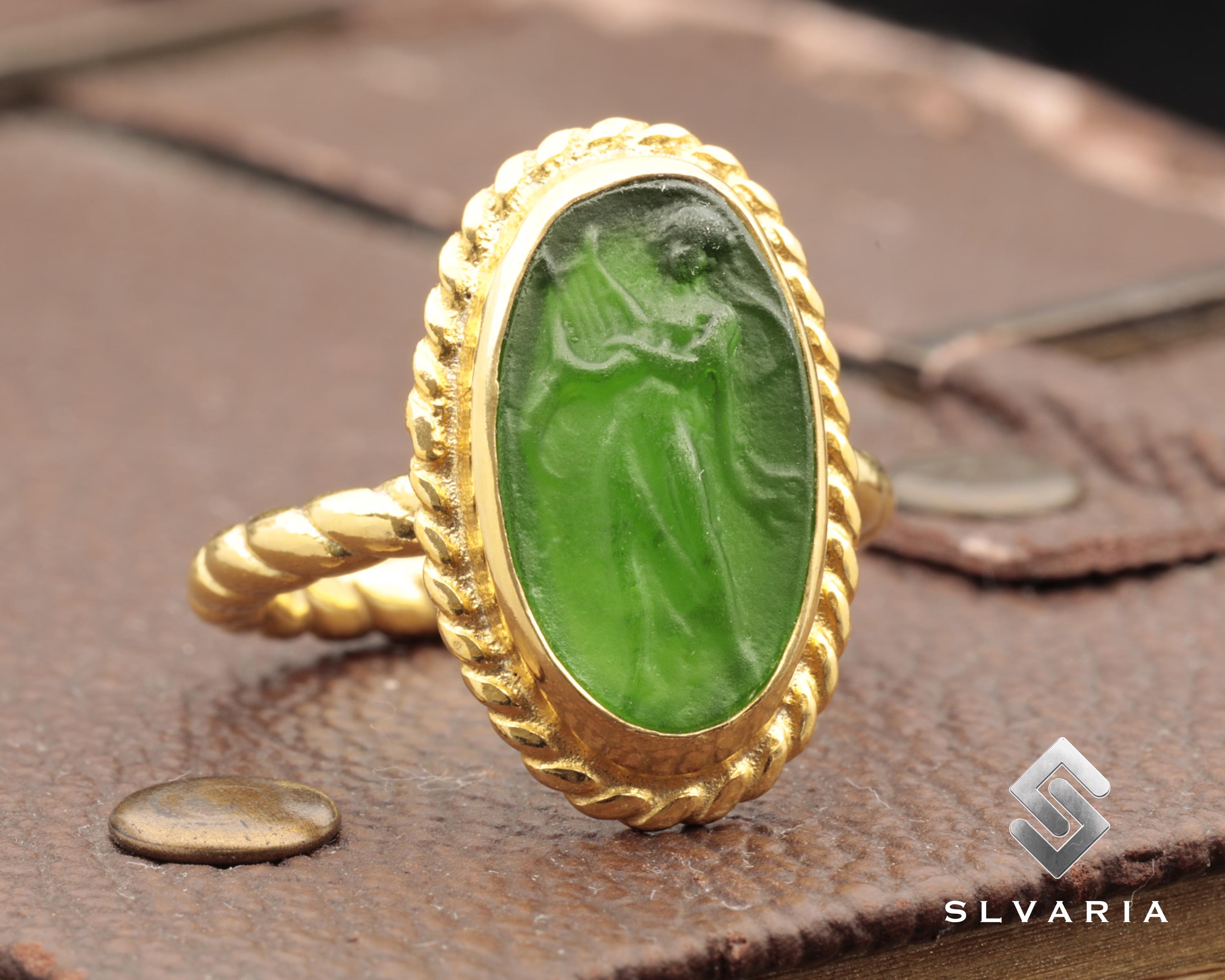 Bague Ancienne Chevalière Sculptée - Argent/Métal Avec Gemme Verte - Bijou Vintage - Occasion