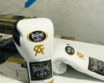 Cowhide Leather Boxing Gloves: Professional Fight Gear