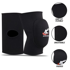 Puede incluir: Un par de rodilleras negras con acolchado y tejido transpirable. Las rodilleras tienen un agujero para la rótula y el texto "Aces Sports" está impreso en el lateral.