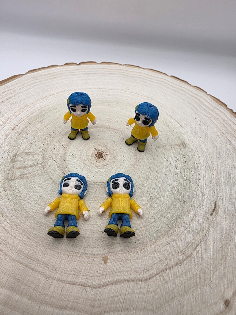 Figura articulada de Coraline impresa en 3D mini