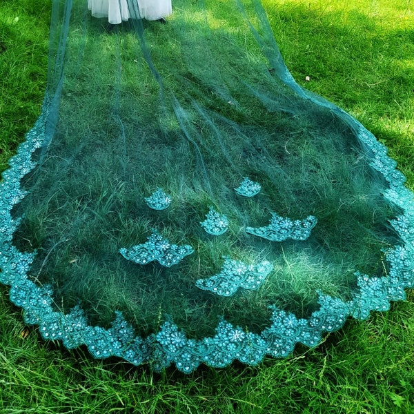 Glamorous Emerald Green Bridal Cape Veil: Sparkling Lace Detailing for a Unique Wedding Look